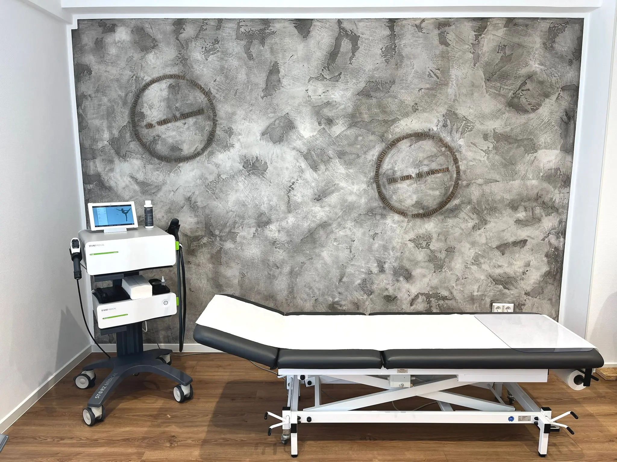 Vollständig sichtbares Gerät für radiale und fokussierte Stoßwellentherapie